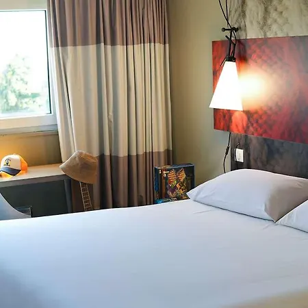 Hotel Ibis Porte D'angleterre 3*