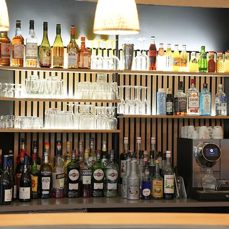 Ibis Porte D'angleterre Hotel 3*