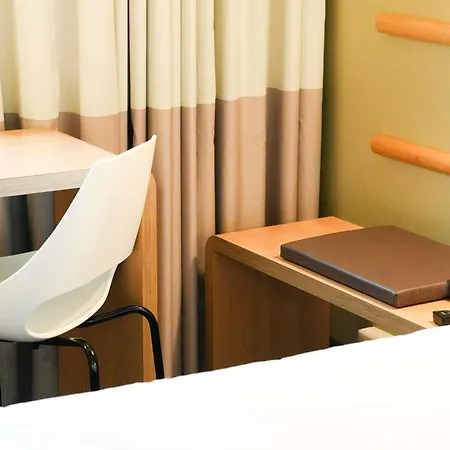 Hotel Ibis Porte D'angleterre 3*