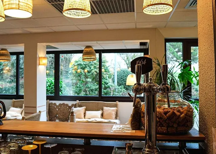 Ibis Porte D'angleterre Hotel 3*