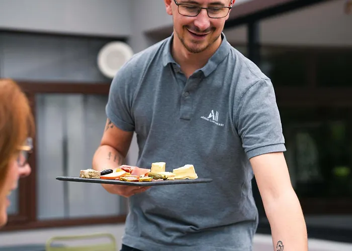 Ibis Porte D’angleterre Hotel 3*